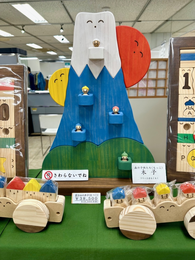 カスタくんと木の玩具展