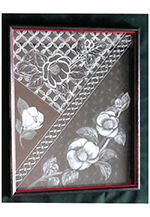 壁を飾る手彫りガラス展